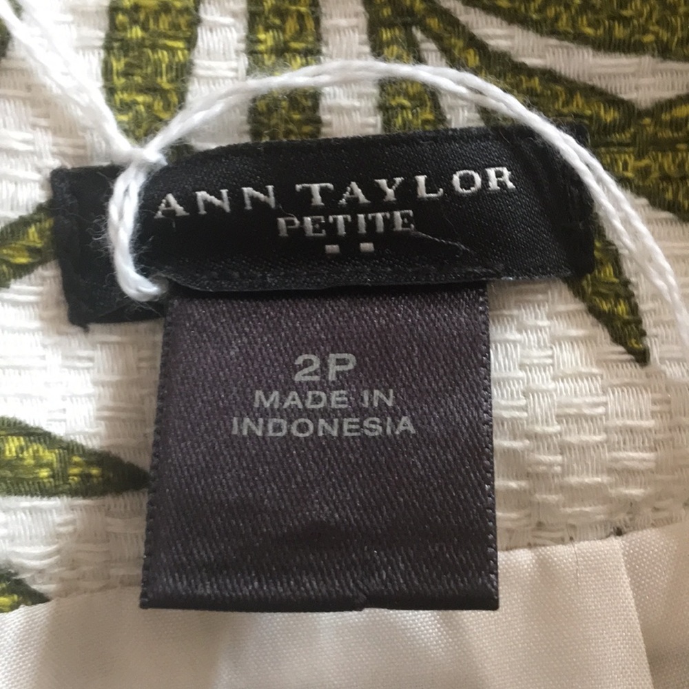 Beautiful Ann Taylor petite skirt - Picture 9 of 10